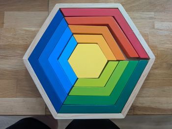 Jeu d'emboîtement arc en ciel