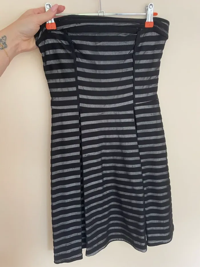 Robe sans bretelles
