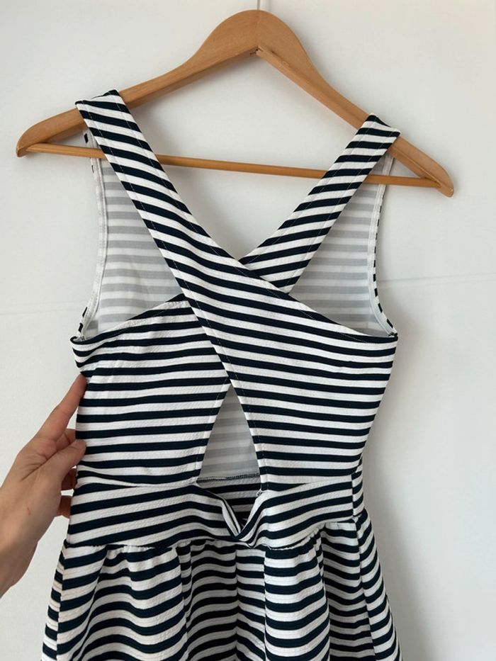 Jolie robe rayée - photo numéro 4