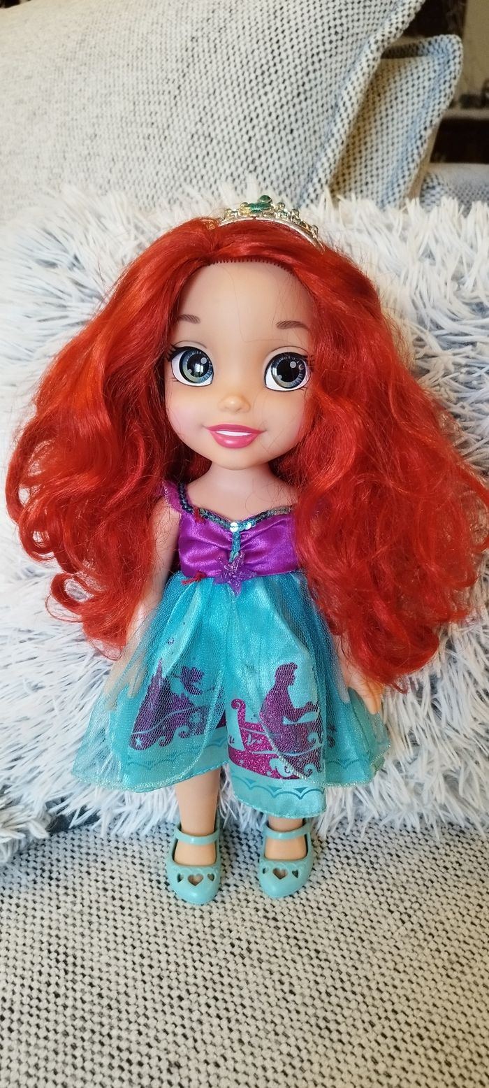Poupée Disney Ariel 38 cm. Très bon état - photo numéro 2