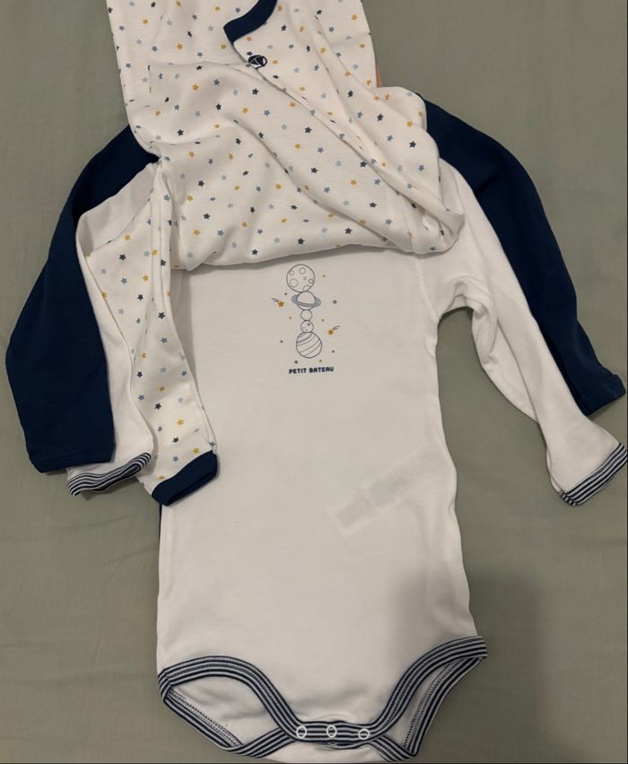 Lot de 3 bodies garçon ,petit bateau ,18 mois - photo numéro 2