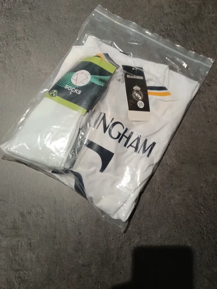 Tenue foot Real Madrid Jude Bellingham blanc. T.26 - photo numéro 5