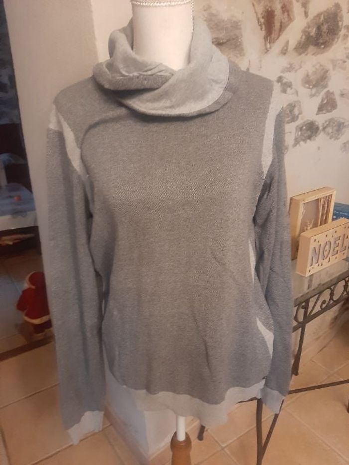 Pull longueur 66 cm.