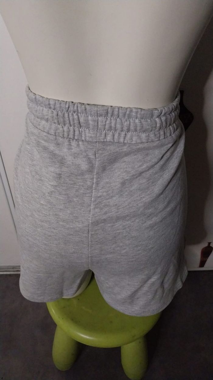 Short femme T.48/50 - photo numéro 2