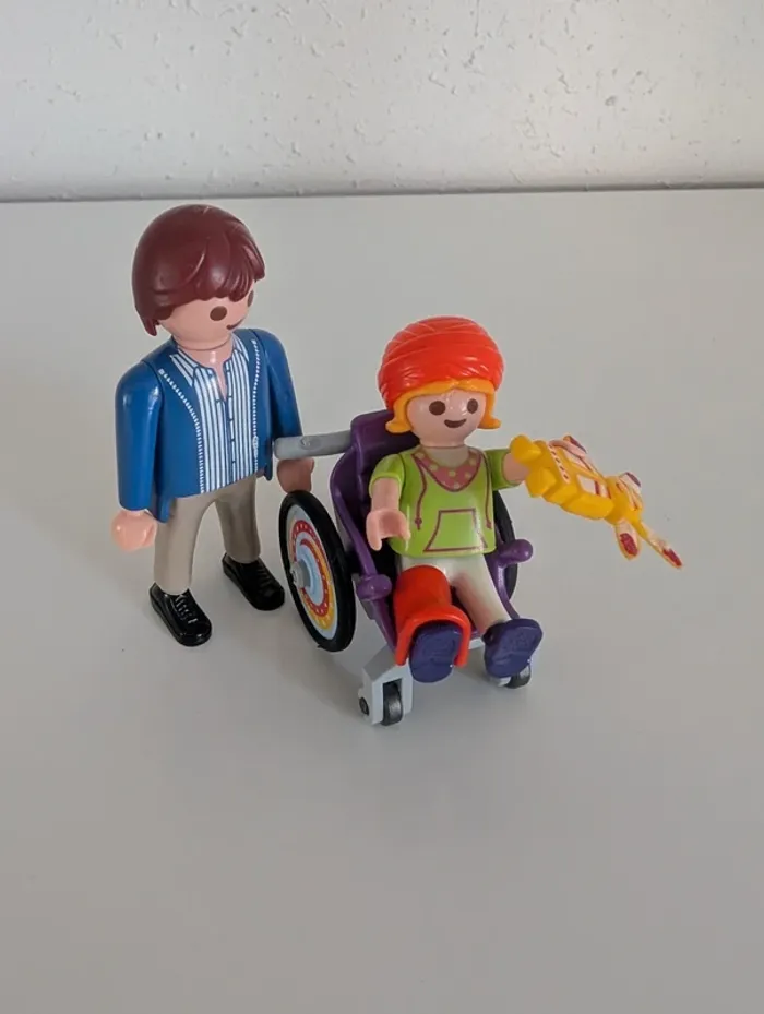 Playmobil 6663 enfant avec fauteuil roulant et papa - photo numéro 4