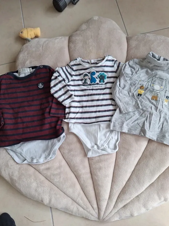 Lot de 2 bodies t-shirt et un t-shirt