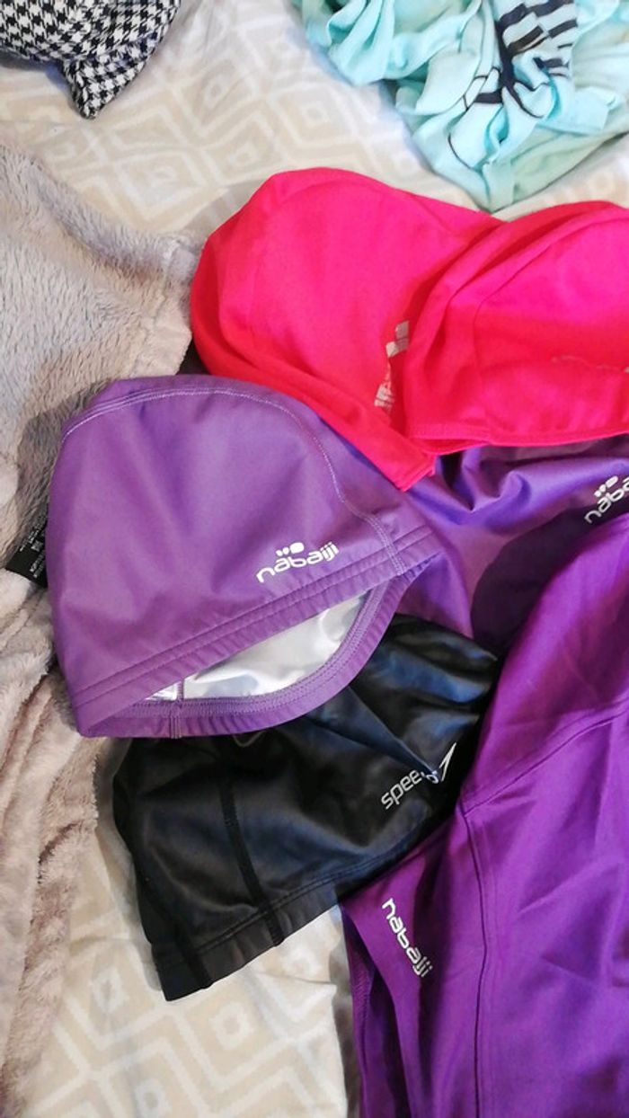 Lot maillots de bain + bonnets de bain - photo numéro 2