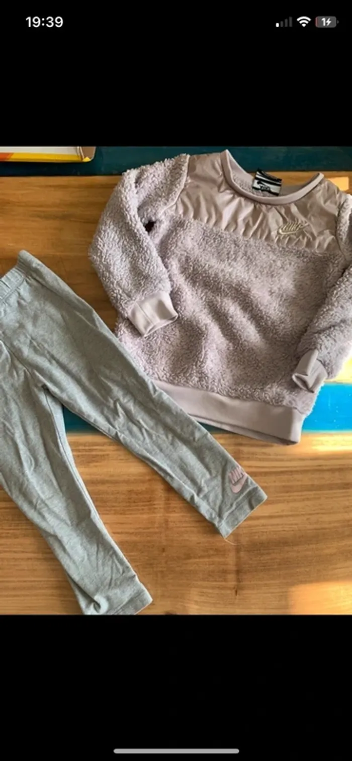 Ensemble survêtement Nike taille 3 ans