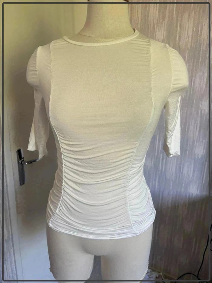 Très jolie t shirt taille 36 marque stradivarius *