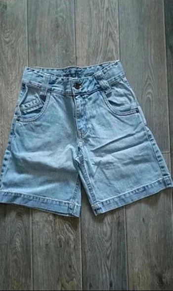 short jean bleu coupe large 8 ans / 128 cm·Très bon état·Okaïdi