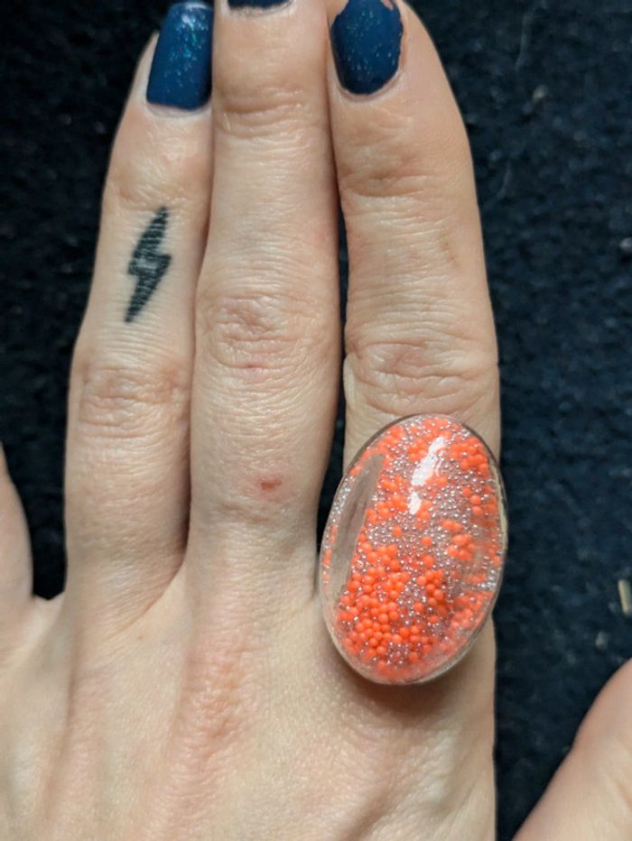 Bague ovale en verre style pylônes