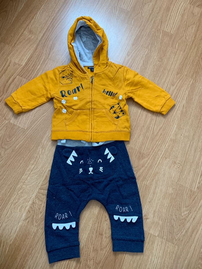 Ensemble sweat pantalon 9 mois