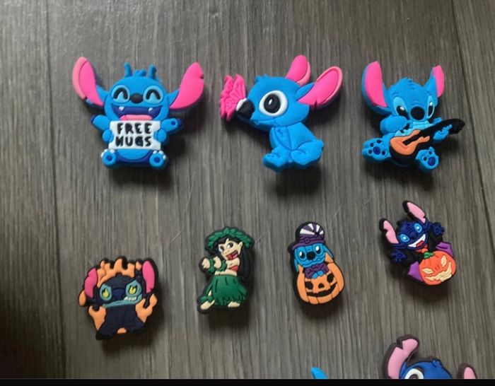 Lot NEUF 13 charms / accessoires Crocs, sabots, chaussons STITCH - photo numéro 3