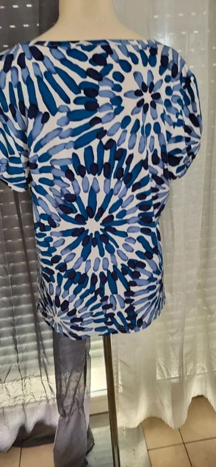 Blouse imprimée abstraite bleu & blanc – taille 46/48 - photo numéro 4