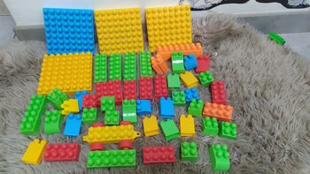 lot de briques et plaques de constructions