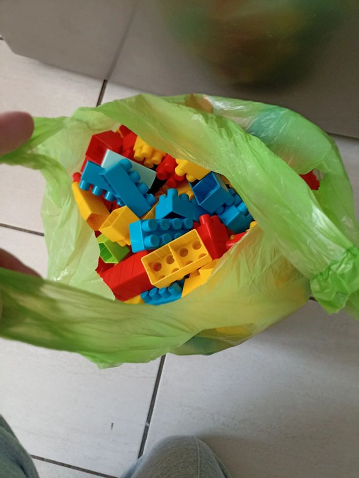 Poche entière de briques