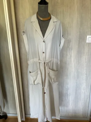 Robe fluide à boutons