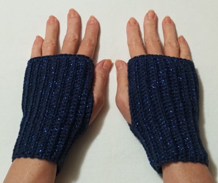 Mitaines "COBALT" fait main au crochet taille M/L - photo numéro 4