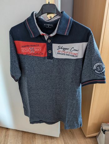 Polo avec inscriptions