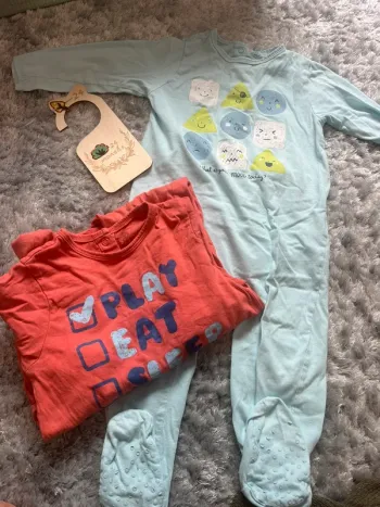 Lot 2 pyjamas