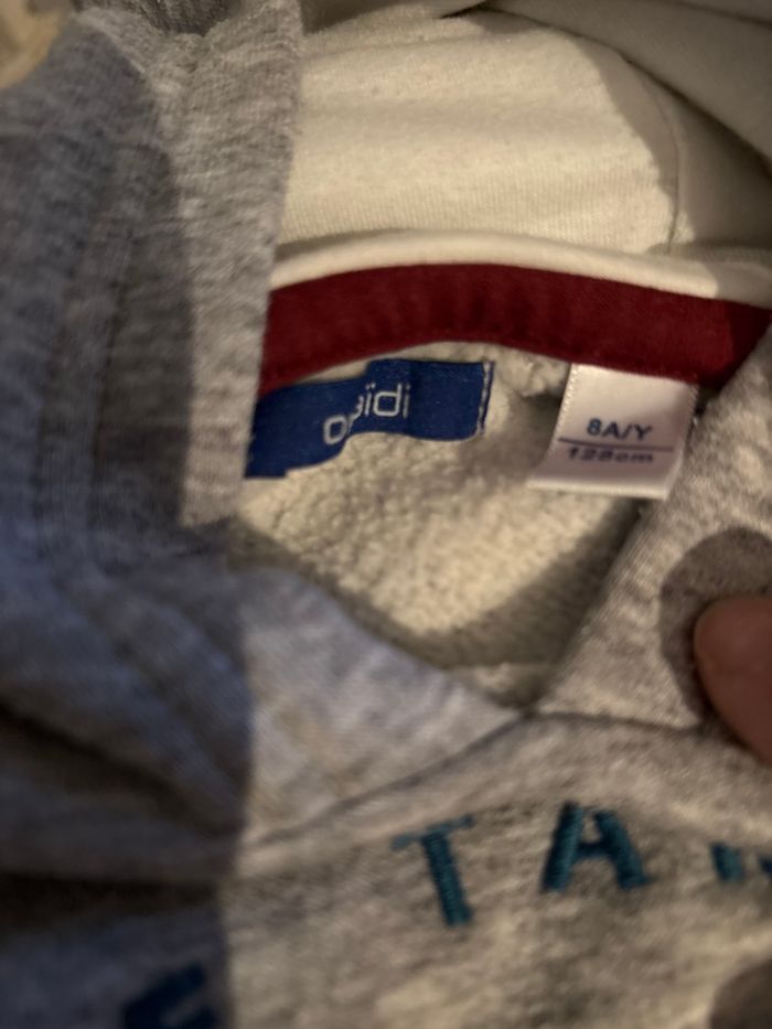 Vends sweat okaidi 8 ans très bon état - photo numéro 3