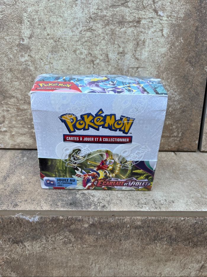 Display Pokémon ev1 écarlate et violet avec petit défaut de scellage