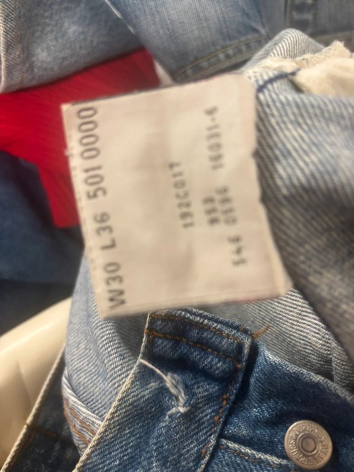 Jean Levi's 501 bleu - Taille 30/36 vintage 1995 - photo numéro 9