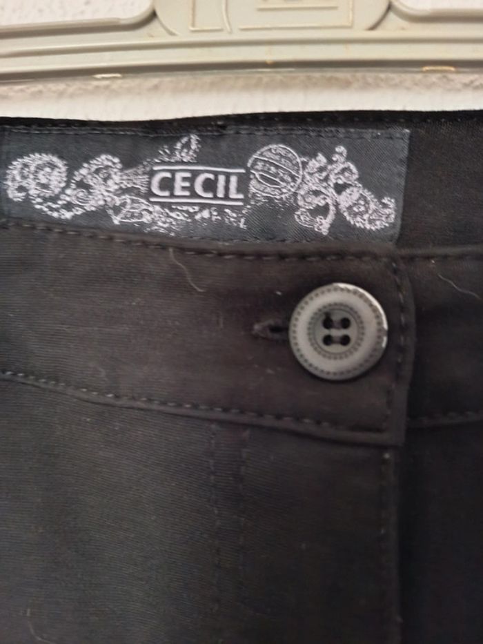 Pantalon taille 42 - photo numéro 2