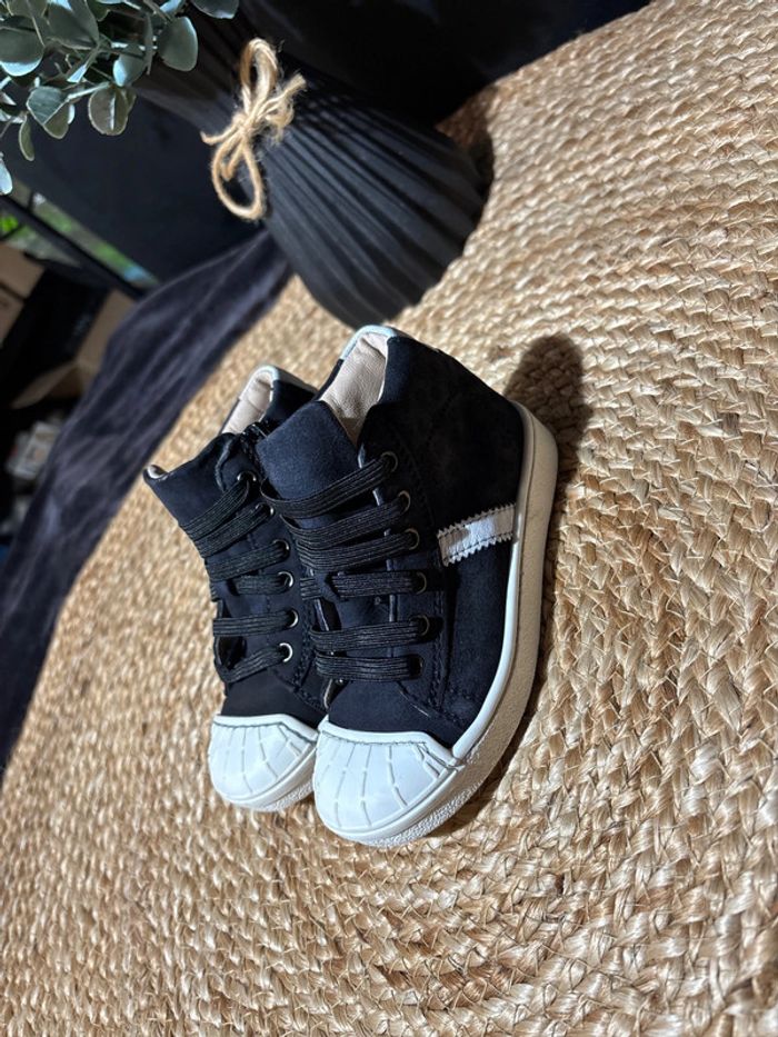 Chaussures enfant pointure 25 - photo numéro 2
