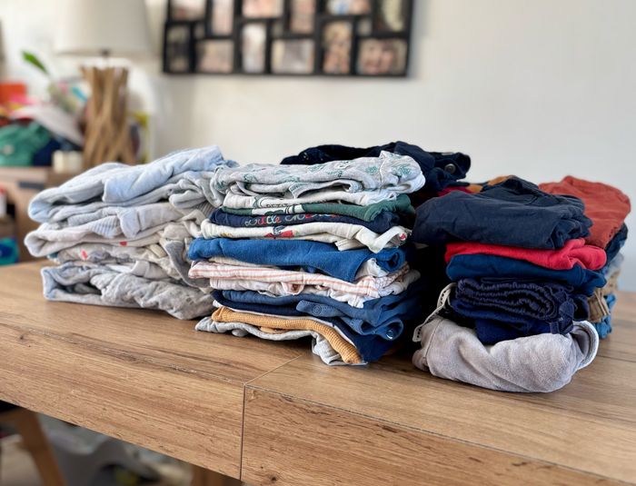 Lot vêtements bébé garçon 9 mois – 63 pièces
