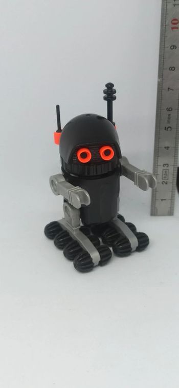 Robot noir de l'espace sur roues playmobil