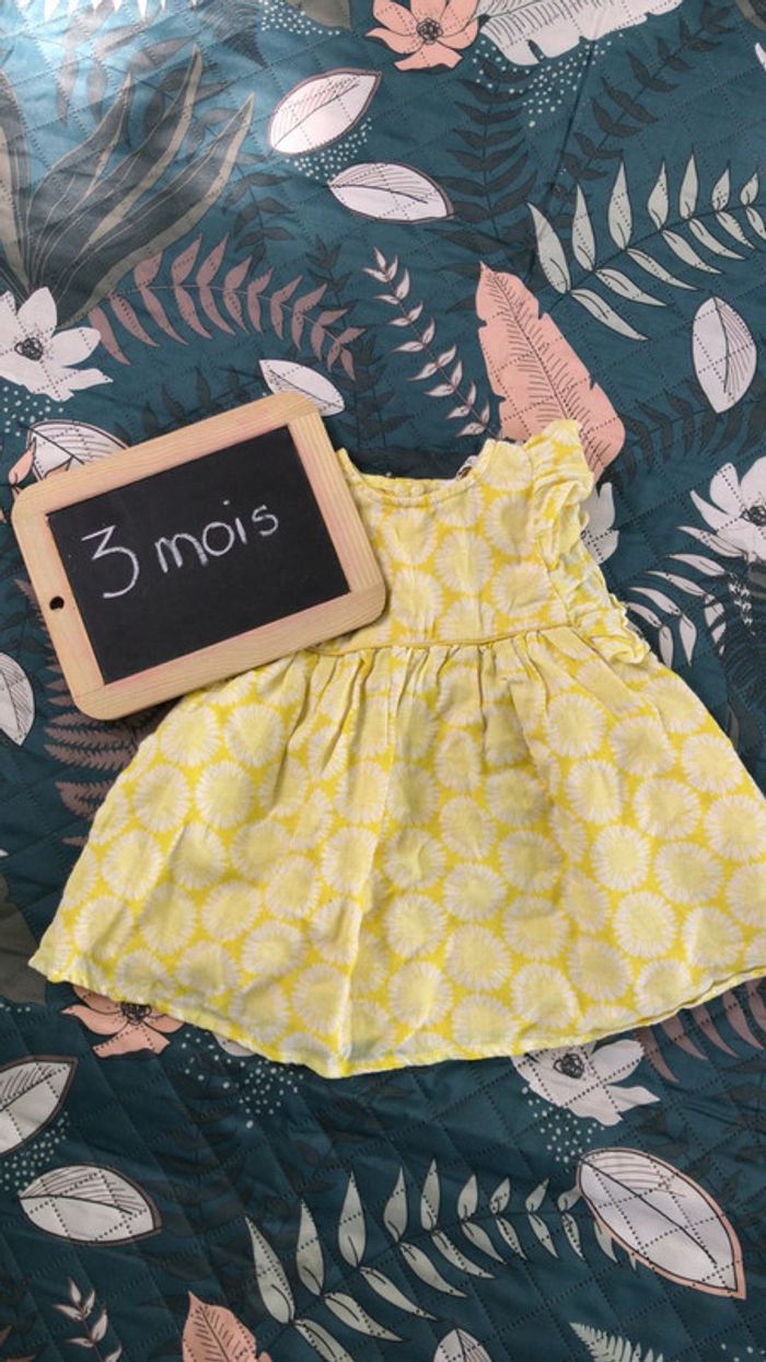 Robe jaune fleur