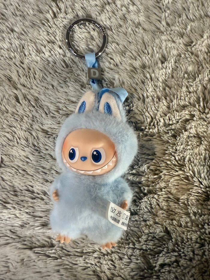 Labubu pin for love lettre D - photo numéro 2