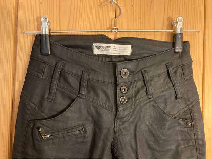 Jean slim stretch effet ciré noir taille haute - photo numéro 3