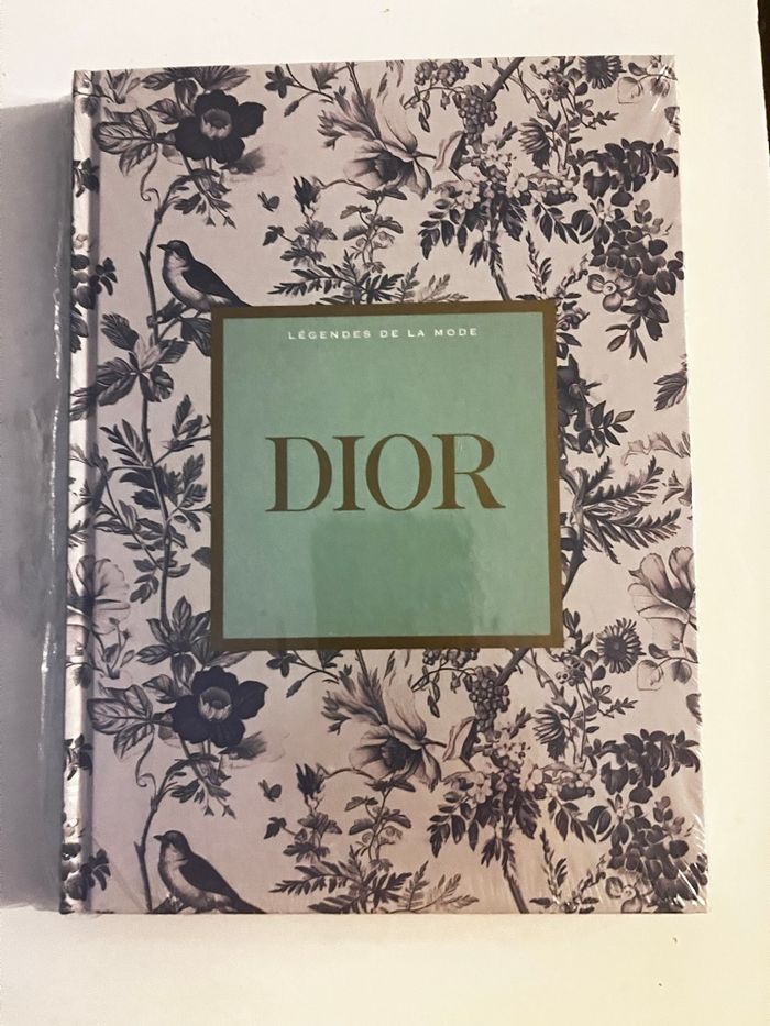 Livre les légendes de la mode sous blister