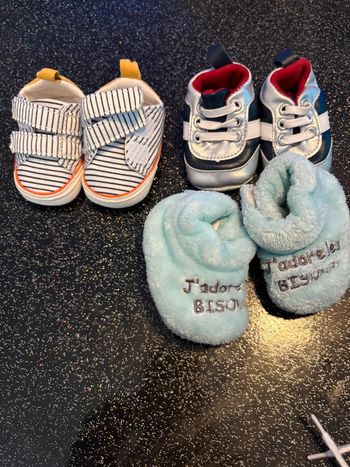 Lots 3 paires de chaussures bébé (chaussons, baskets) - Taille 0/3 mois
