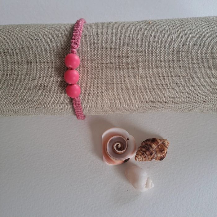 (Réduction) Bracelet avec perles fuchsia