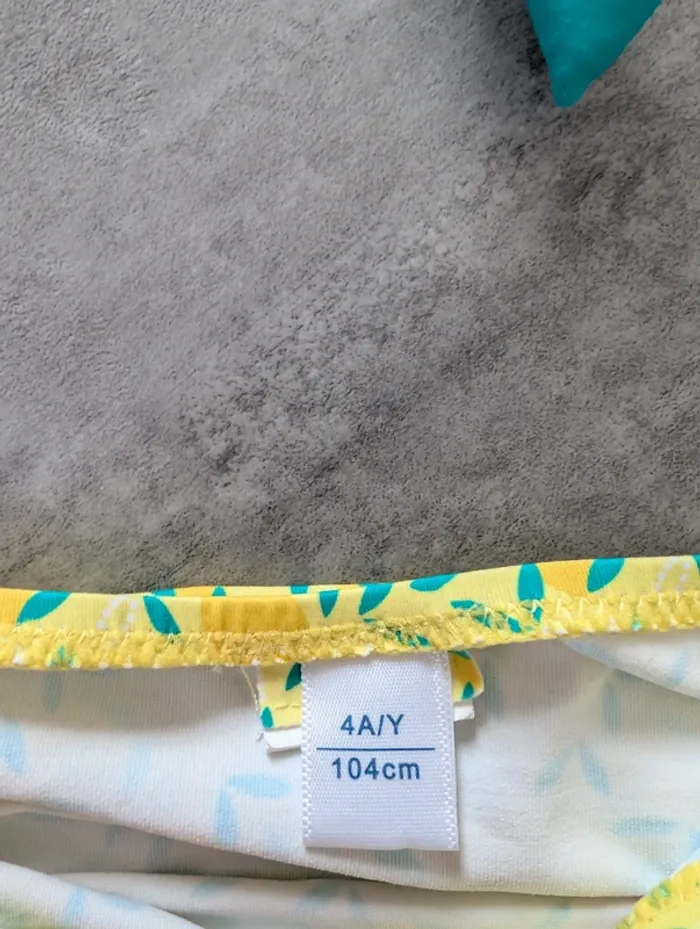 Maillot de bain bikini fille 4 ans comme NEUF - photo numéro 2