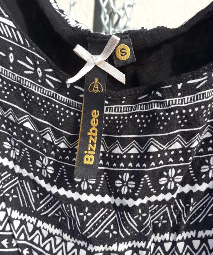 Robe noire et blanche - photo numéro 3