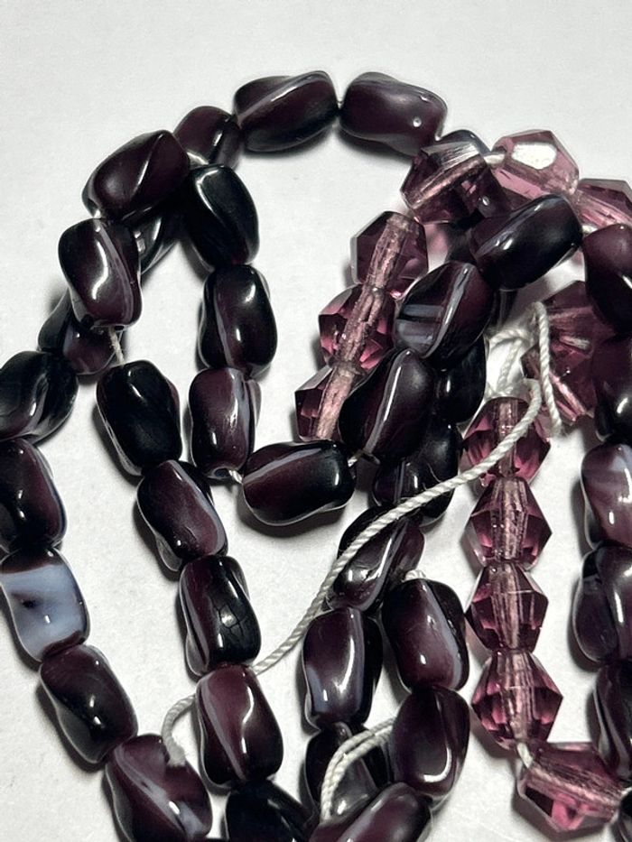 A766, 2 fils de perles anciennes en verre violet/aubergine - photo numéro 3