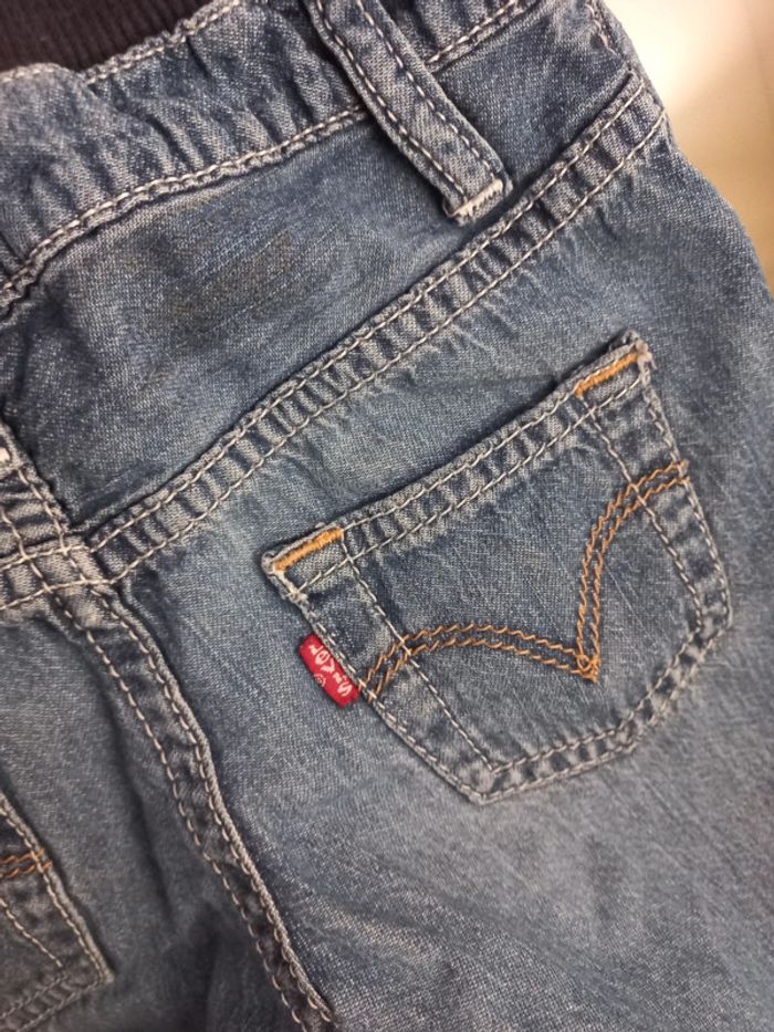 Jean Levis bleu excellent état taille 6 mois - photo numéro 3