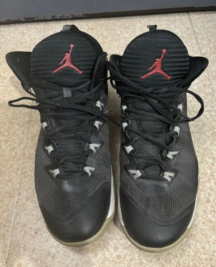 Baskets Jordan noires 44