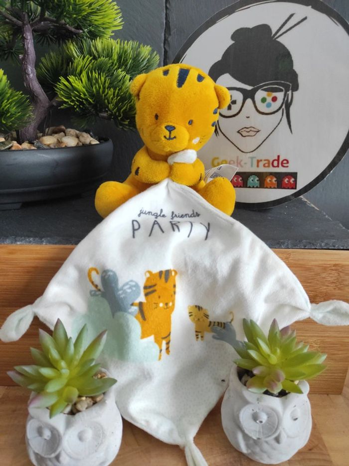 Doudou Tigre Jaune Orange Mouchoir Jungle Friend Party Simba Toys #geektradedoudou