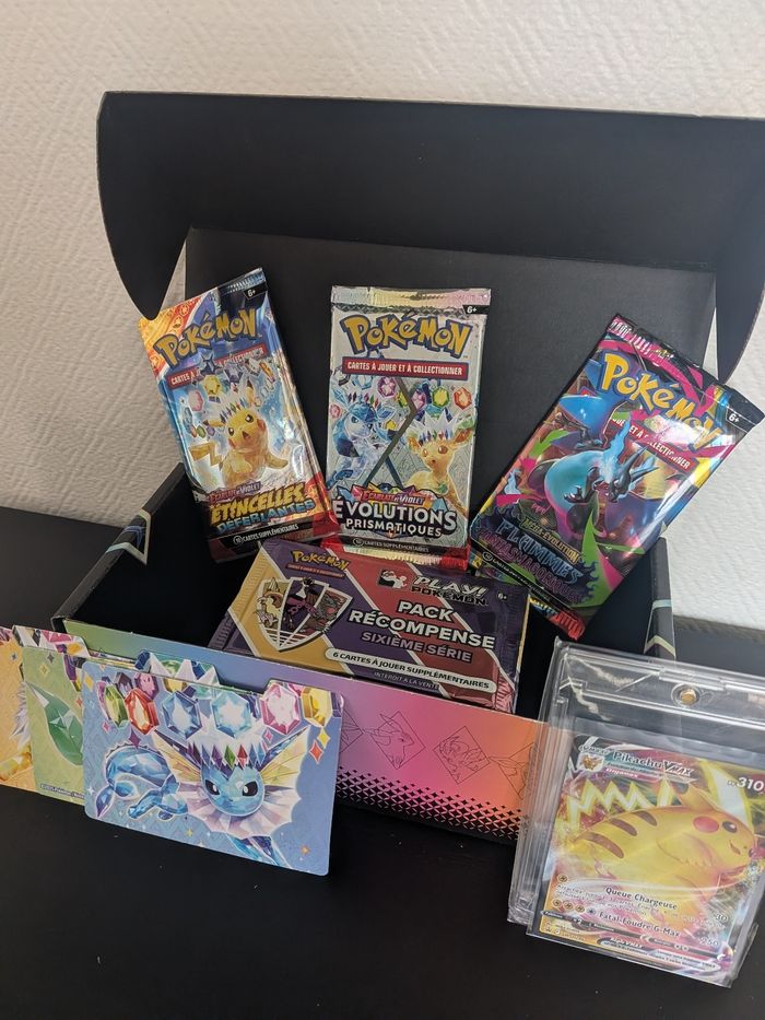 BOX POKÉMON ÉDITION SPÉCIALE NOËL 4 boosters + Pikachu vmax - photo numéro 2