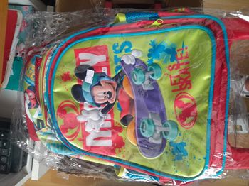 beau cartable à roulettes mickey multicolore
