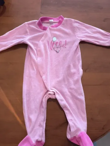 Pyjama manches longues bébé 9 mois très bon état