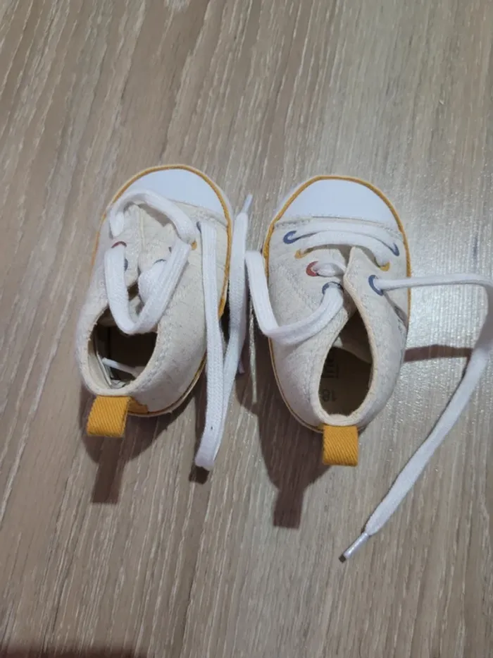 Chaussures bébé - Taille 18 - photo numéro 2