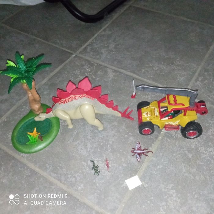 Playmobil jeep avec dinosaure playmobil