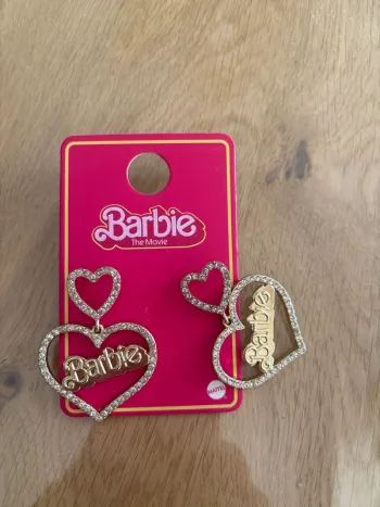 Boucle d’oreille barbie