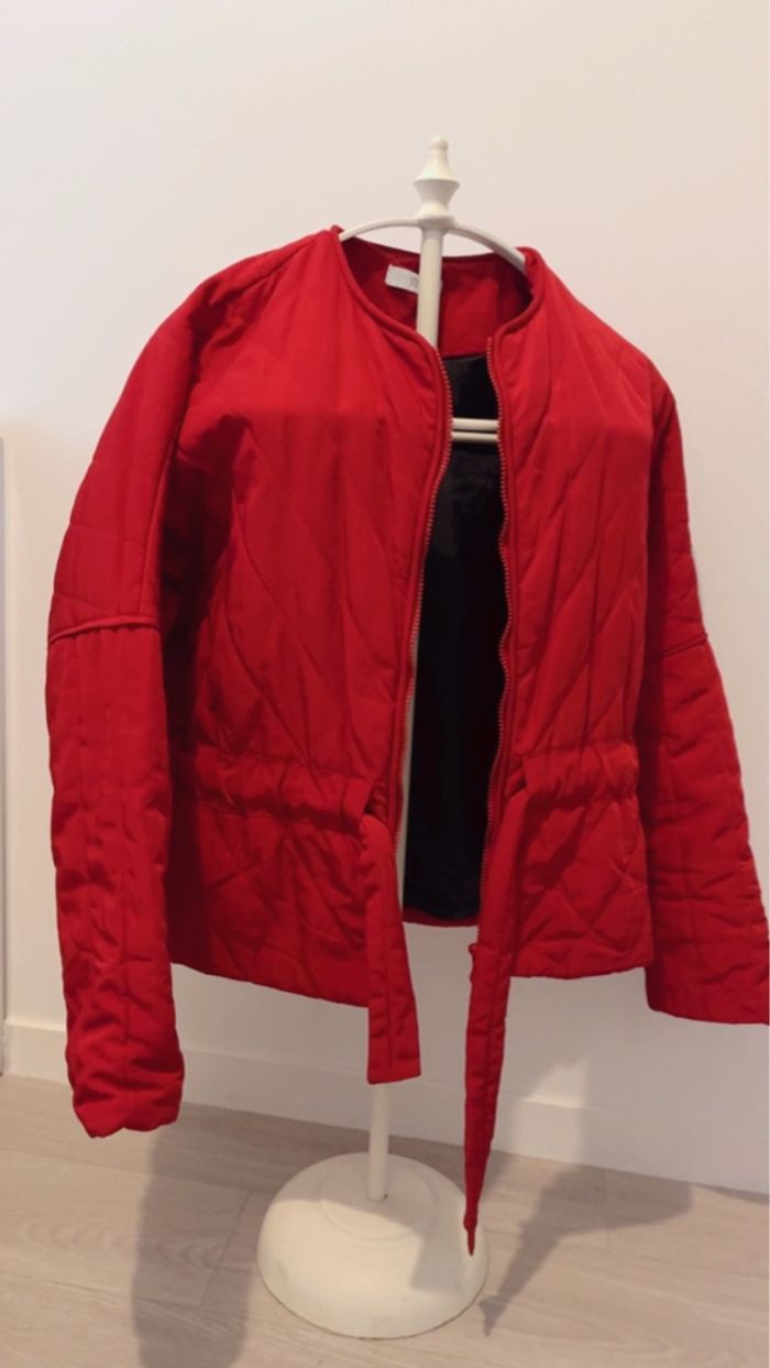 Veste mi-saison rouge avec cienture - photo numéro 7